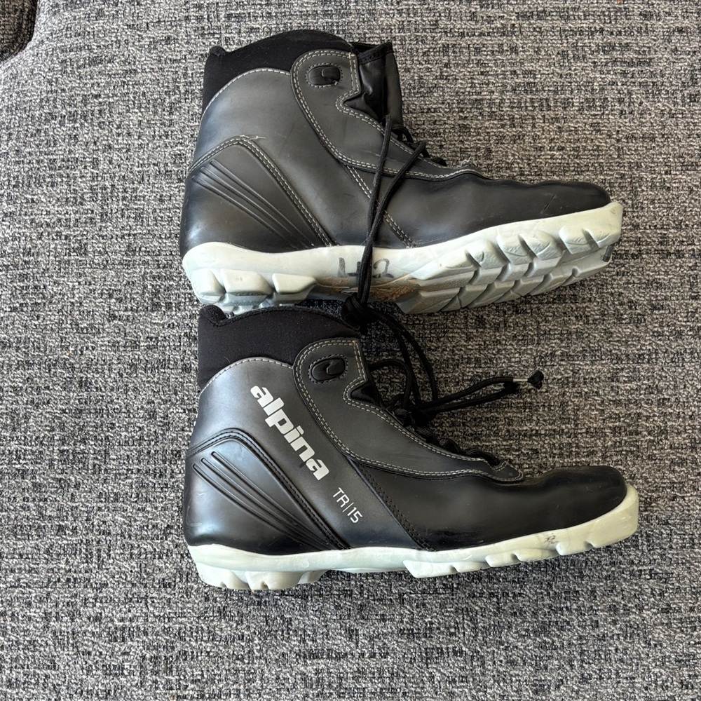 Alpina TR1/15 Women's Black Lace-Up Winter Boots